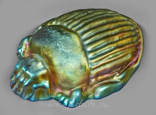 Scarabaeus - Letter of Complaint from Tiffany

In this remarkable piece, we encounter a letter of complaint from the esteemed jewelry house, Tiffany. The title, "Scarabaeus," immediately captures our attention, evoking images of the ancient Egyptian 