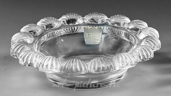 Lalique bowl with shell decoration
