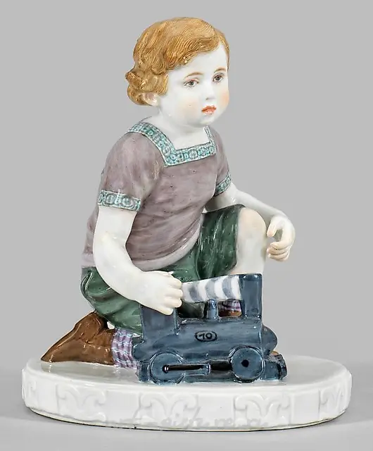 青年风格雕塑作品《带火车的孩子》