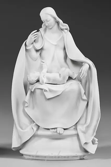 "Madonna" 是一组雕塑作品。这组作品描绘了一位圣母玛利亚的形象。圣母玛利亚是基督教中非常重要的圣人之一。这组雕塑以她的形象为中心，展示了她的庄严和慈爱。雕塑中的每个细节都经过精心雕琢，展现出艺术家对人物形象的深入研究和理解。通过这组雕塑作品，艺术家成功地捕捉到了圣母玛利亚的神圣和宁静的氛围，使观者们能够感受到她的庇佑和慈爱。这组作品不仅仅是一件艺术品，更是一种灵性的表达，能够引发观者内心深处的共鸣。