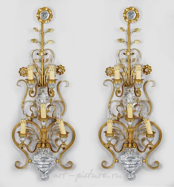 A few large wall appliques by Maison Baguès.