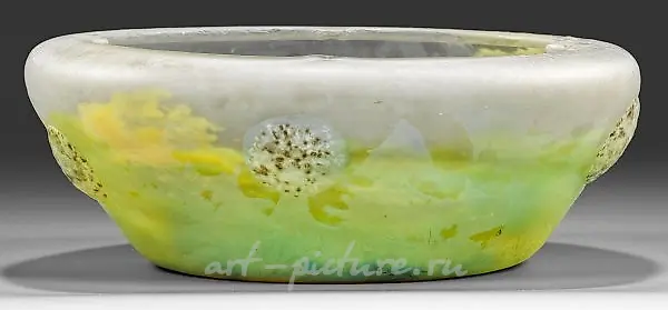 Rare Shell with Lion's Tooth Decoration "Pissenlits Dents de Lion"

In the realm of exquisite artistry, I present to you a truly remarkable find - a rare shell adorned with an exquisite lion's tooth motif. This masterpiece, aptly named "Pissenlits De