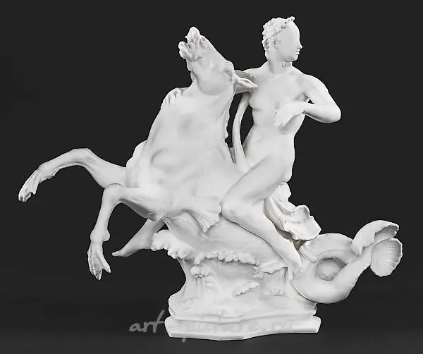 大型雕塑群“河神 nymph 骑着 hippocampus”