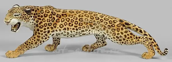 文本“Schreitender Leopard”在英语中翻译为“Striding Leopard”。