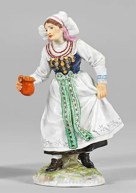 Trachtenfigur "Lausitzer Wendin" translates to "Traditional Costume Figure 'Lausitzer Wendin'".