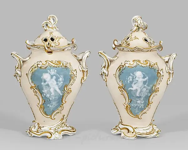 Роскошная ваза Meissen Potpourri с пате-сюр-пате декором.