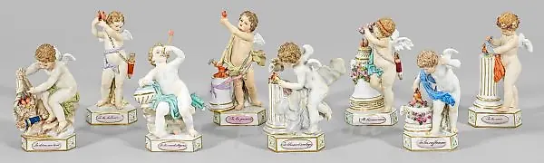 Коллекция фигурок из фарфора с сердцами и полихромной живописью