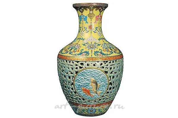 “Китайский фарфор”翻译成英文是“Chinese porcelain”。
