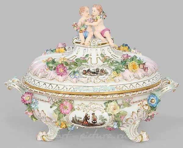 Великолепная фарфоровая супница из Мейсена с рельефными сценами