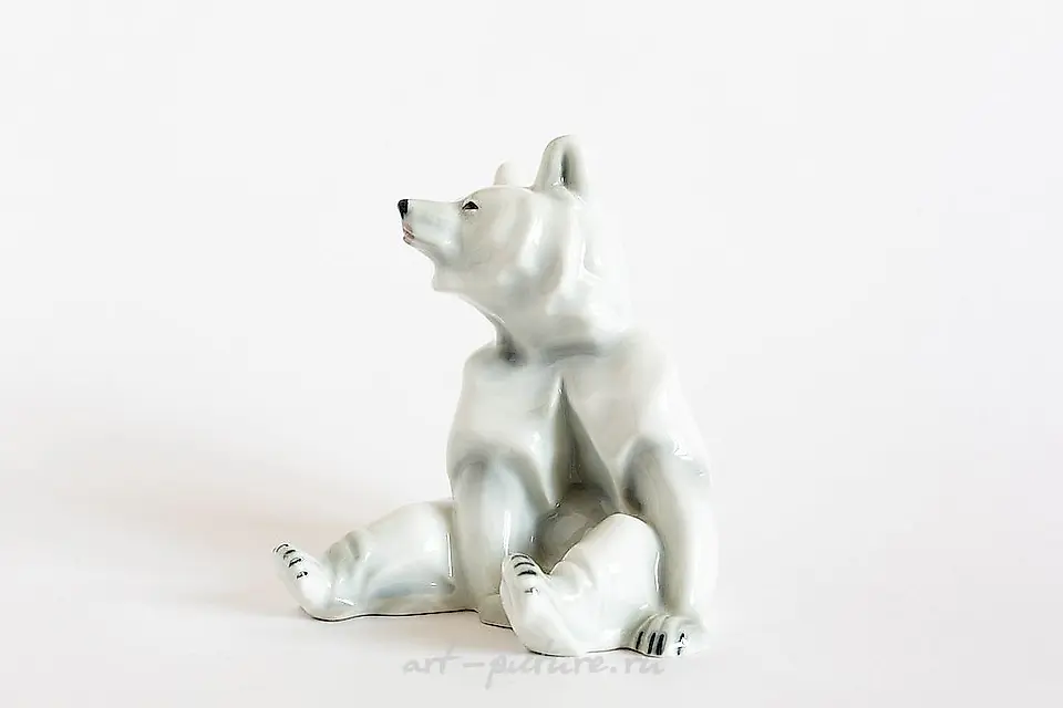 The statuette "Sedentary bear", 1905-1937.Galluba & Hofmann Galluba Hoffmann