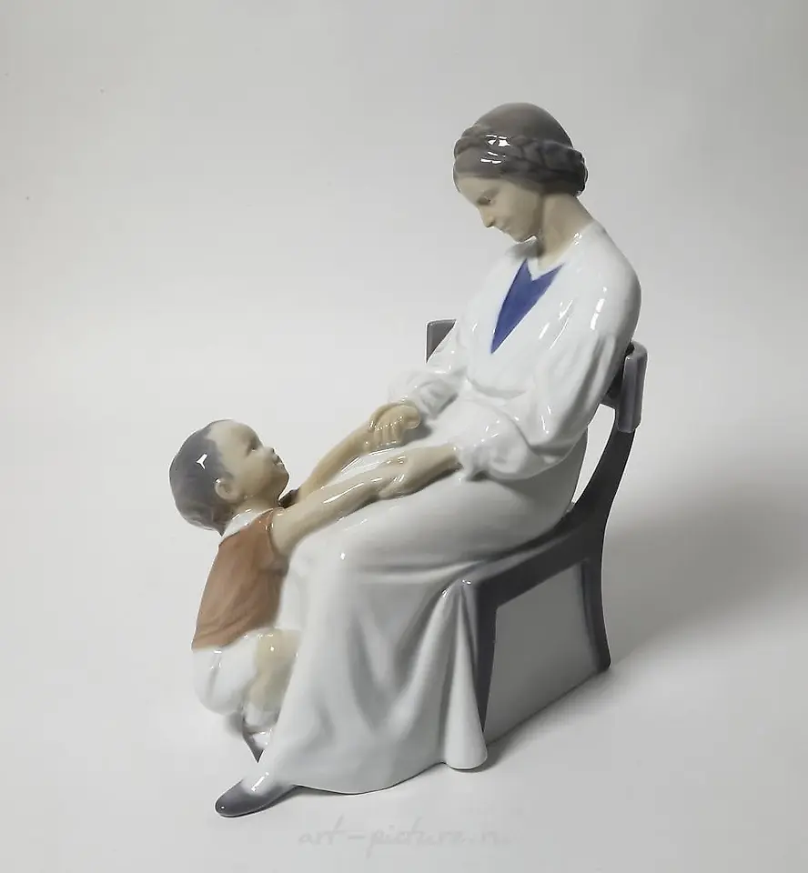 "Mother of Ducky. Denmark, Copenhagen, Bing & Grondahl."