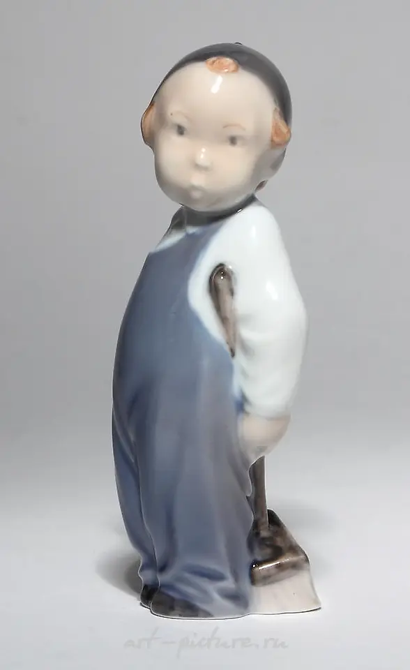 Малыш с щеткой. Дания, г. Копенгаген, Royal Copenhagen