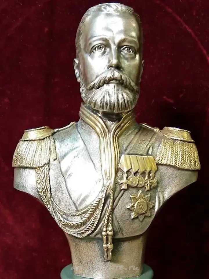 The translation of "Серебряный бюст Николай II" into English is "Silver bust of Nicholas II."