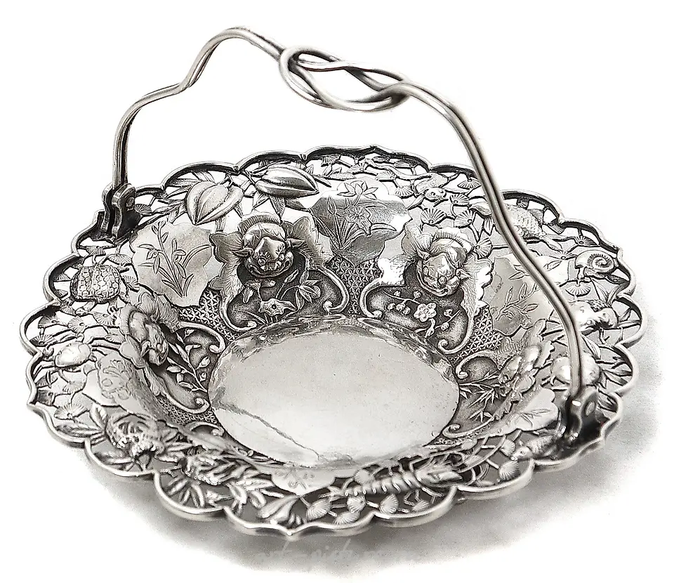 Vase with a swing handle, China, 136 g, 950 silver, height to the edge 3 cm, diameter of the bowl 14 cm, height to the raised handle 10 cm.