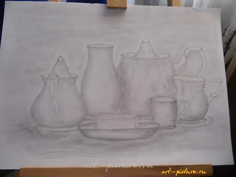 The translation of "Натюрморт графика" into English is "Still life graphics."
