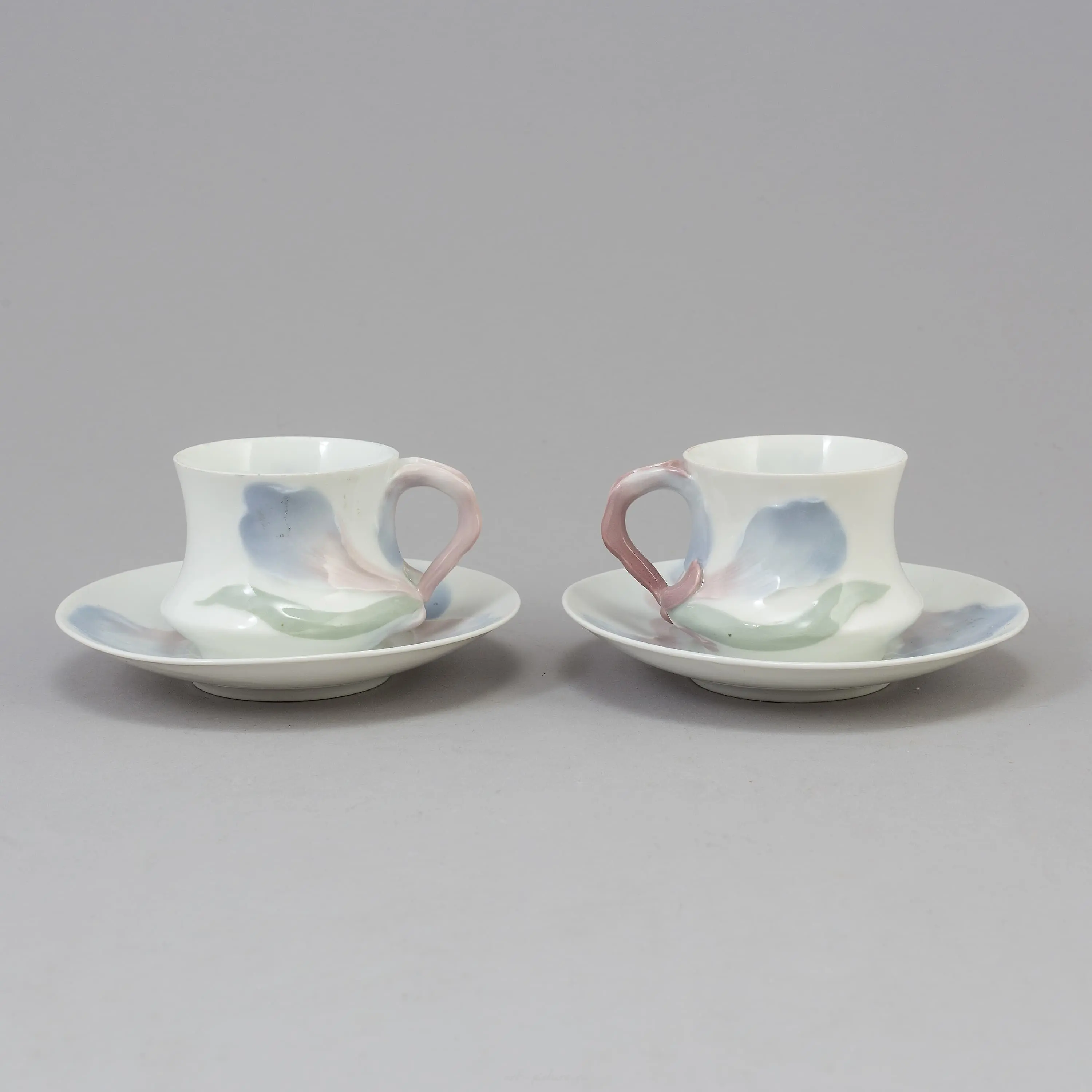 Porcelain coffee pairs with irises. Modern style. Hand-painted under glaze. Sweden, Rörstrand. — photo 5