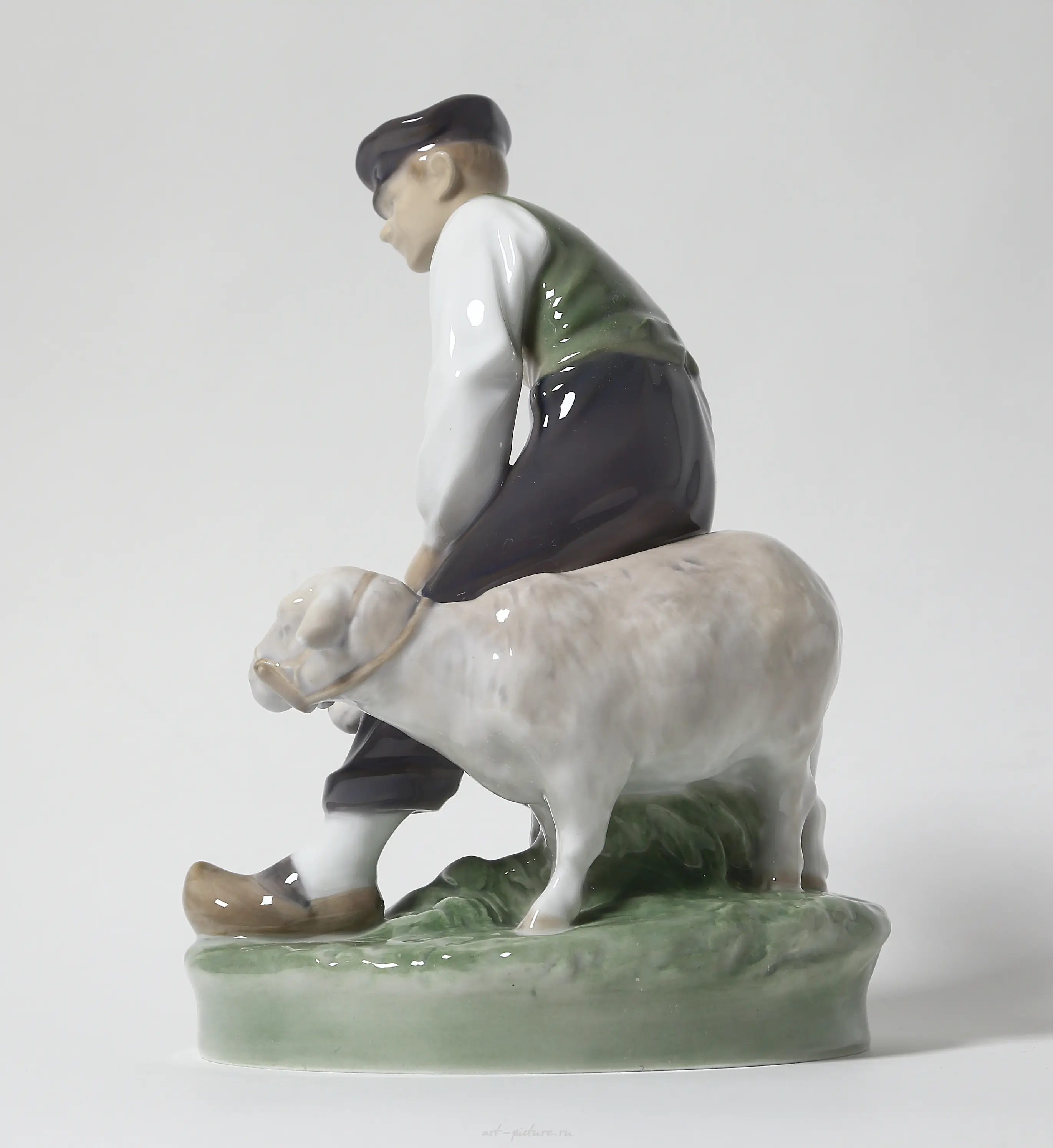 Farmer with sheep. Denmark, Copenhagen, Royal Copenhagen. — photo 4