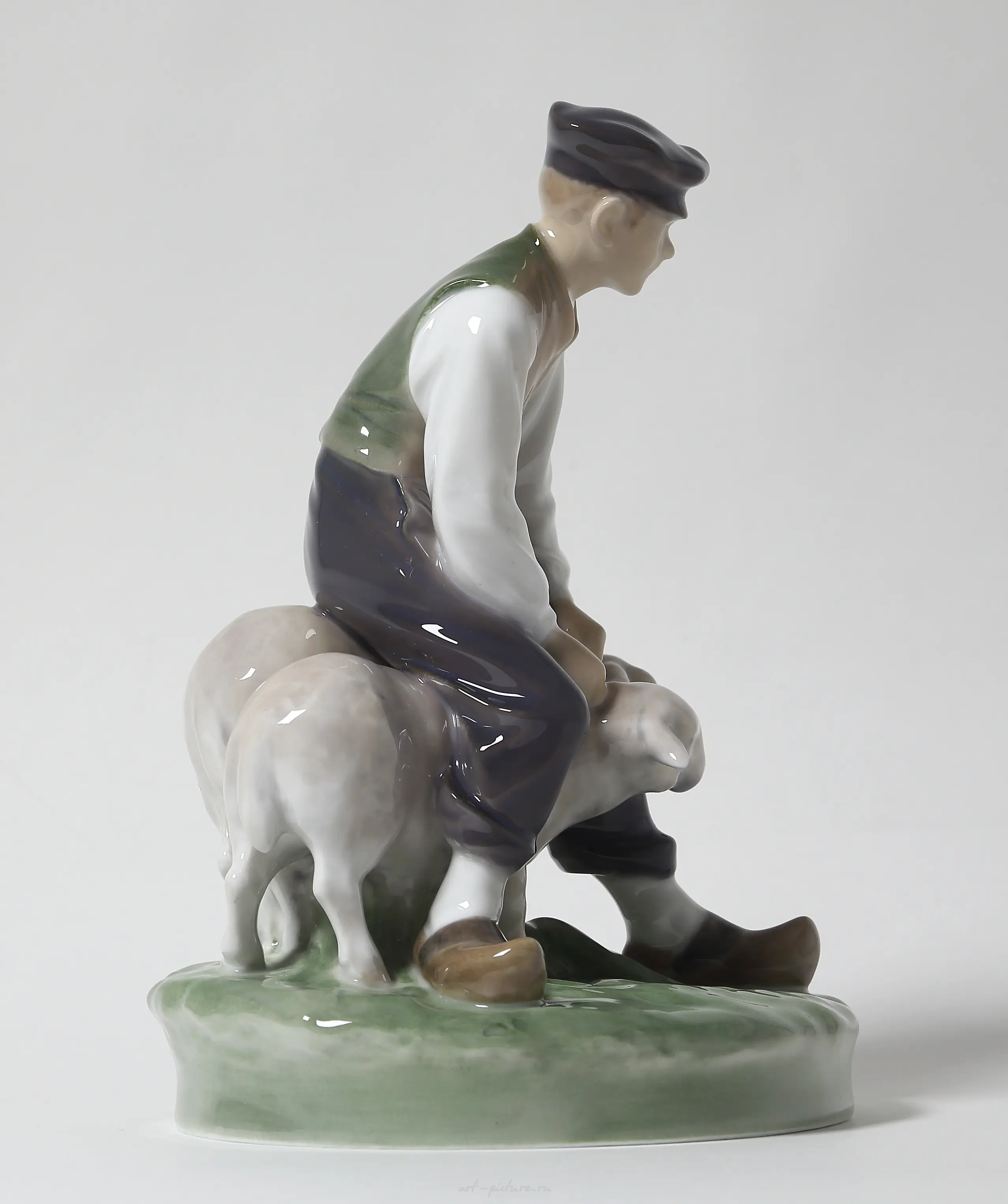 Farmer with sheep. Denmark, Copenhagen, Royal Copenhagen. — photo 5