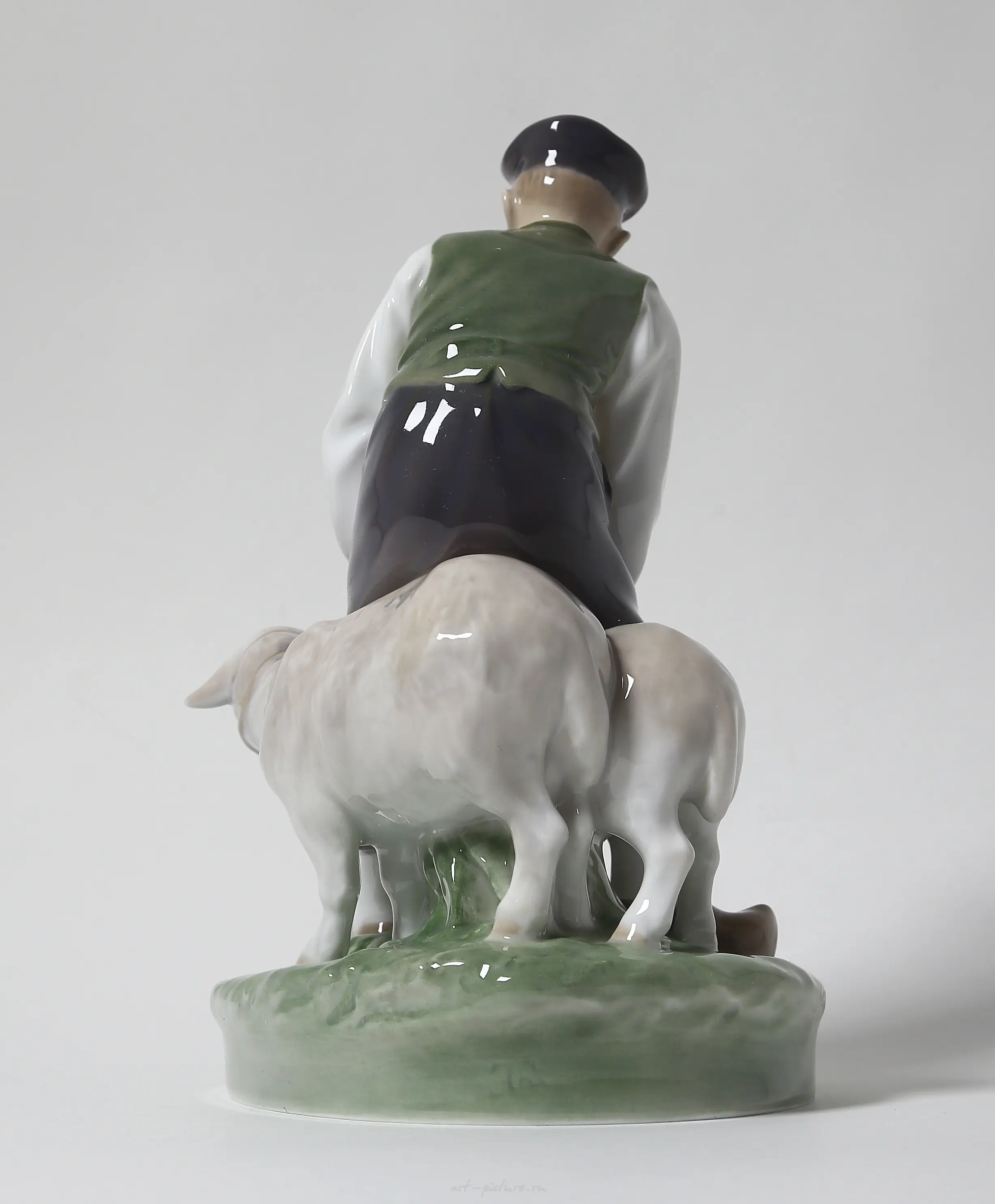 Farmer with sheep. Denmark, Copenhagen, Royal Copenhagen. — photo 6