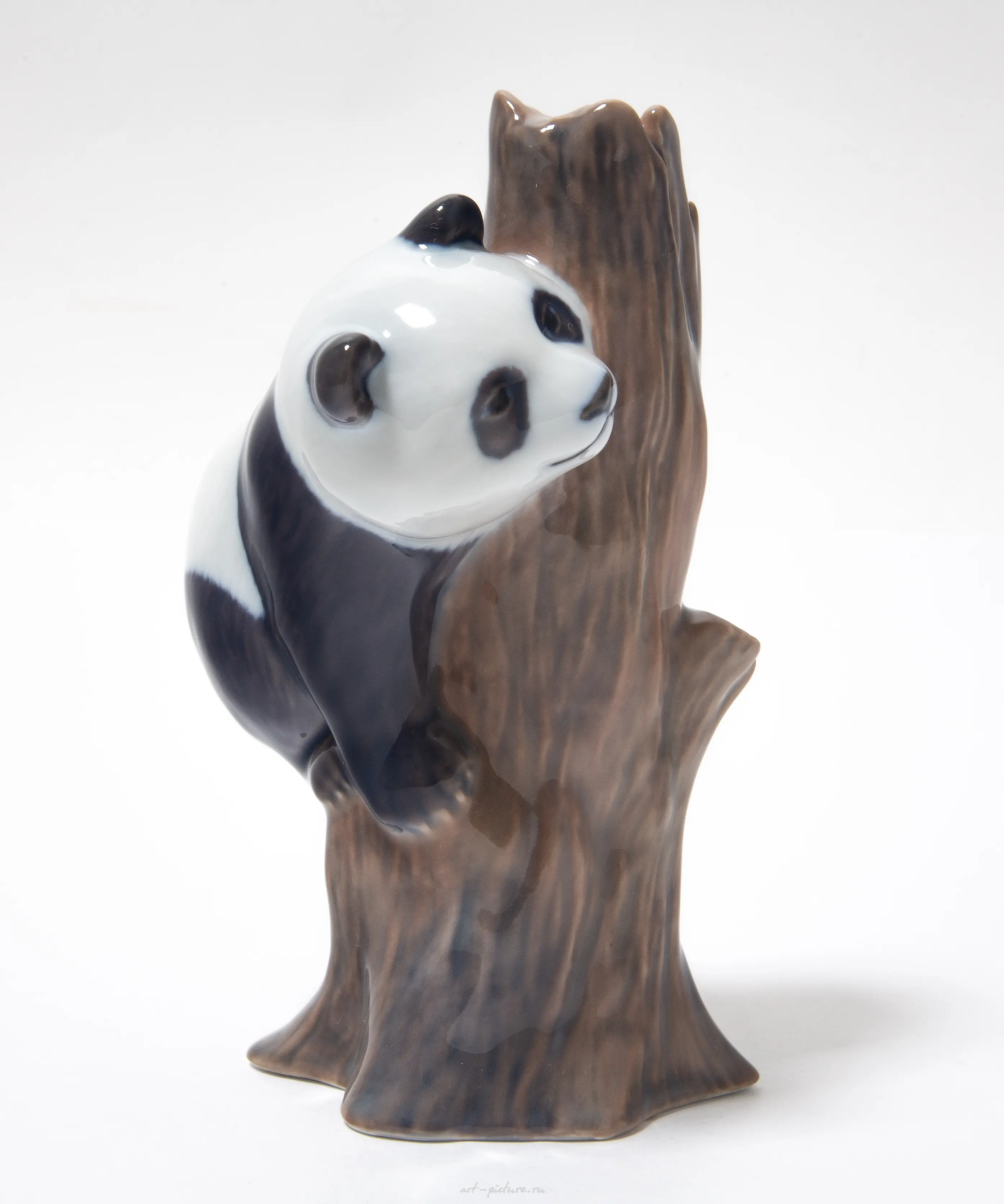 Panda in the tree. Denmark, Copenhagen, Royal Copenhagen. — photo 2