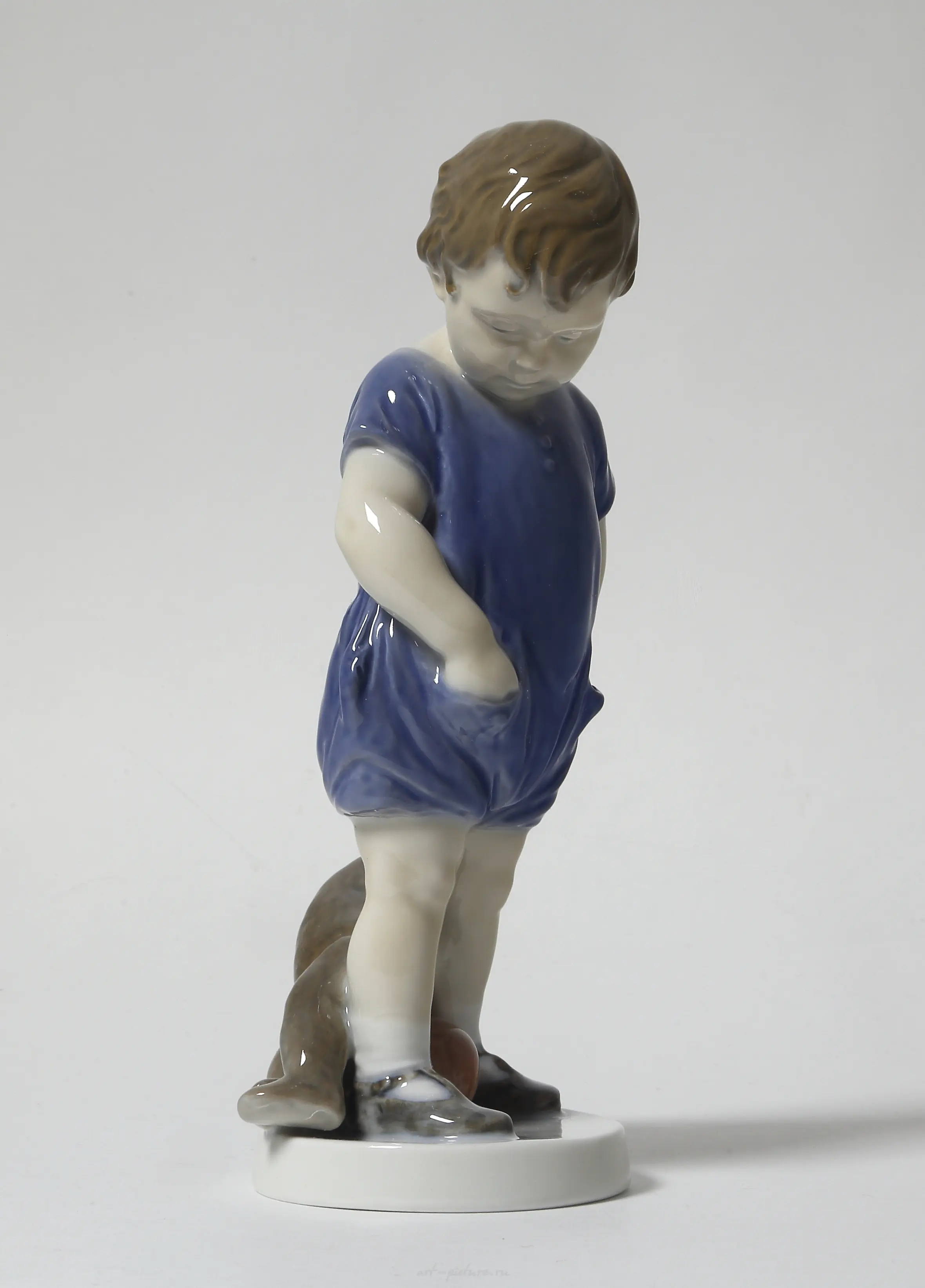 Boy with a teddy bear. Denmark, Copenhagen, Royal Copenhagen. — photo 2