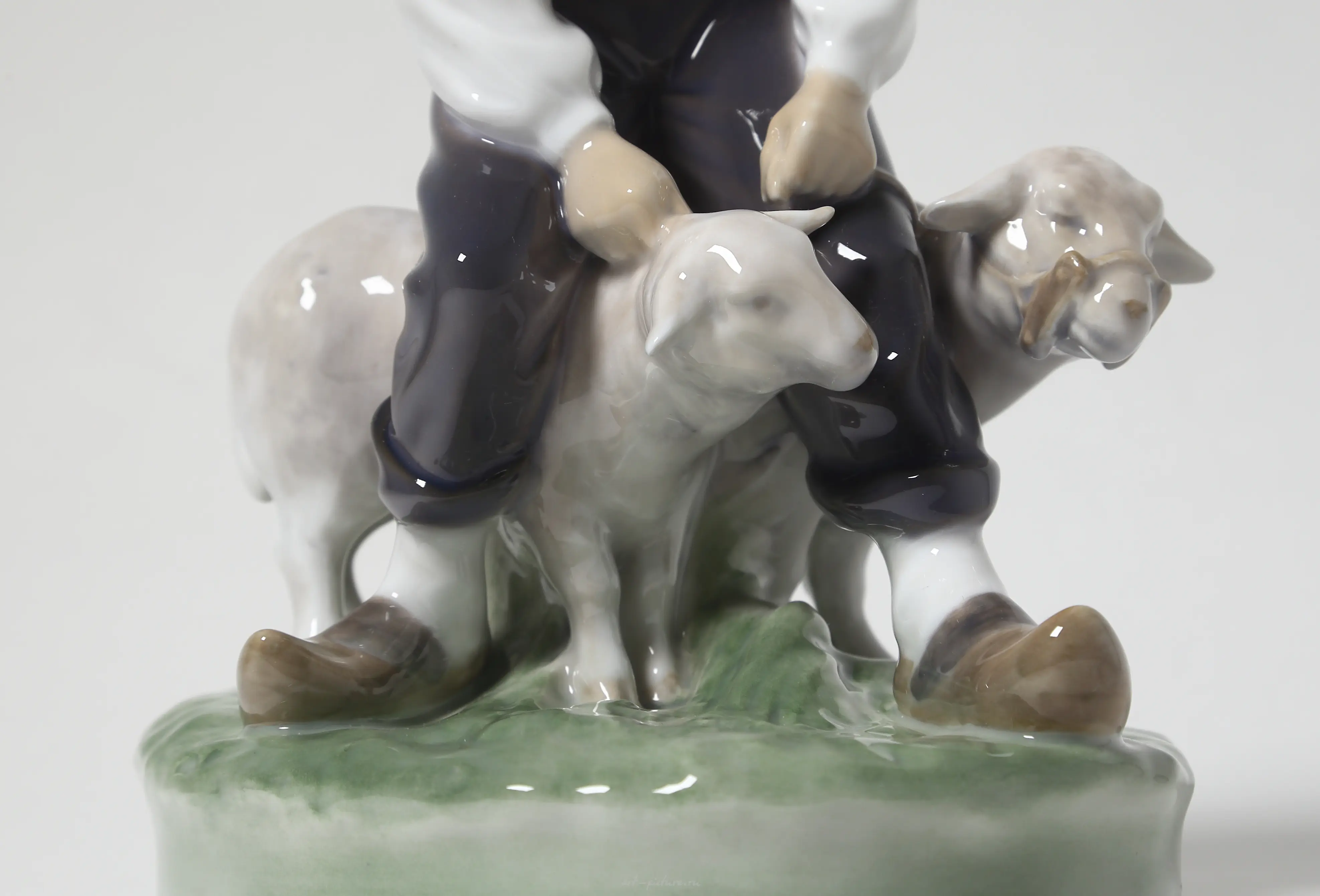 Farmer with sheep. Denmark, Copenhagen, Royal Copenhagen. — photo 2