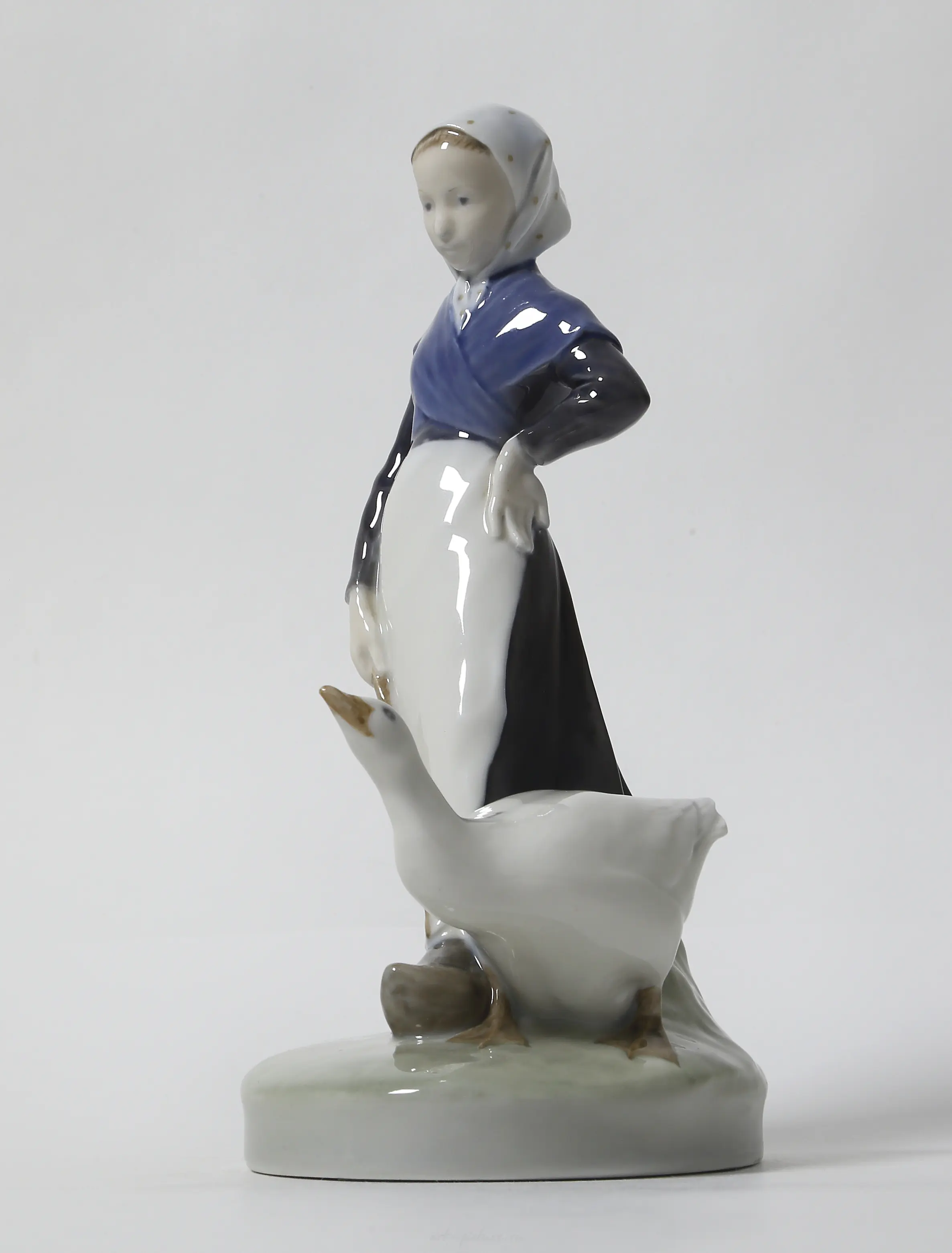 Shepherdess. Denmark, Copenhagen, Royal Copenhagen, 1928-1935. — photo 2