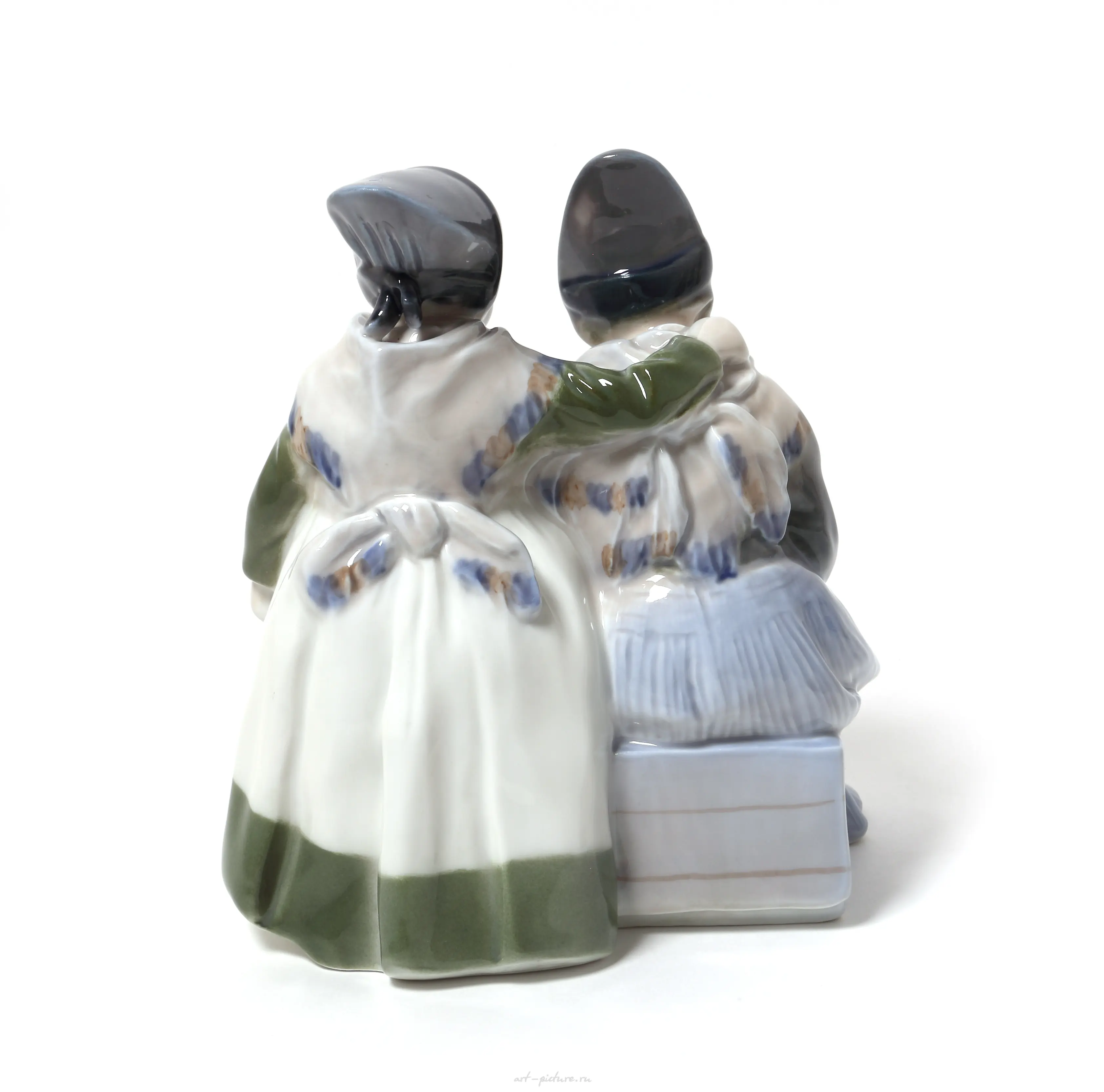 A couple of girls. Denmark, Copenhagen, Royal Copenhagen. — photo 3