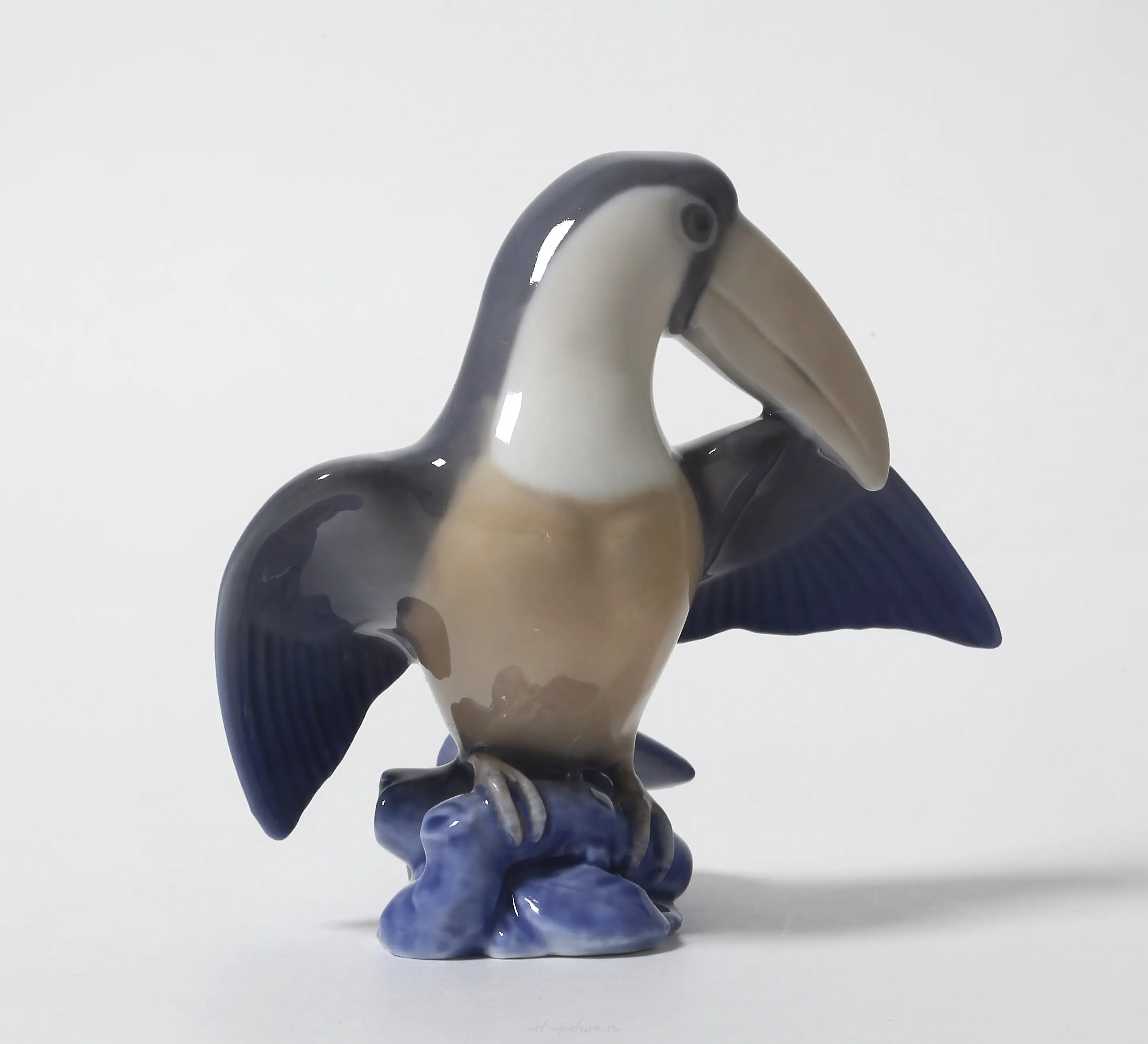 Toucan. Denmark, Copenhagen, Royal Copenhagen. — photo 3