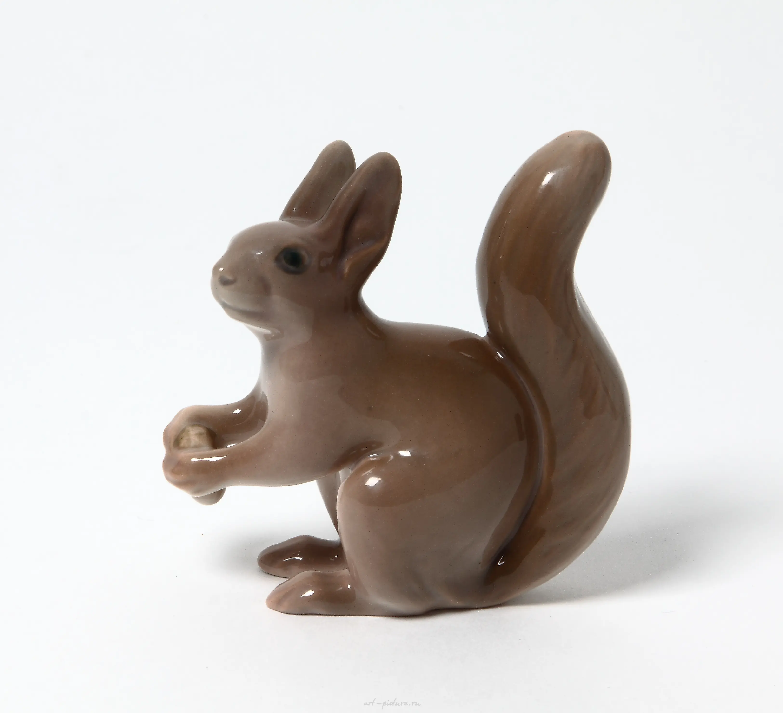 "Squirrel. Denmark, City of Copenhagen, Bing & Grondahl." — photo 2
