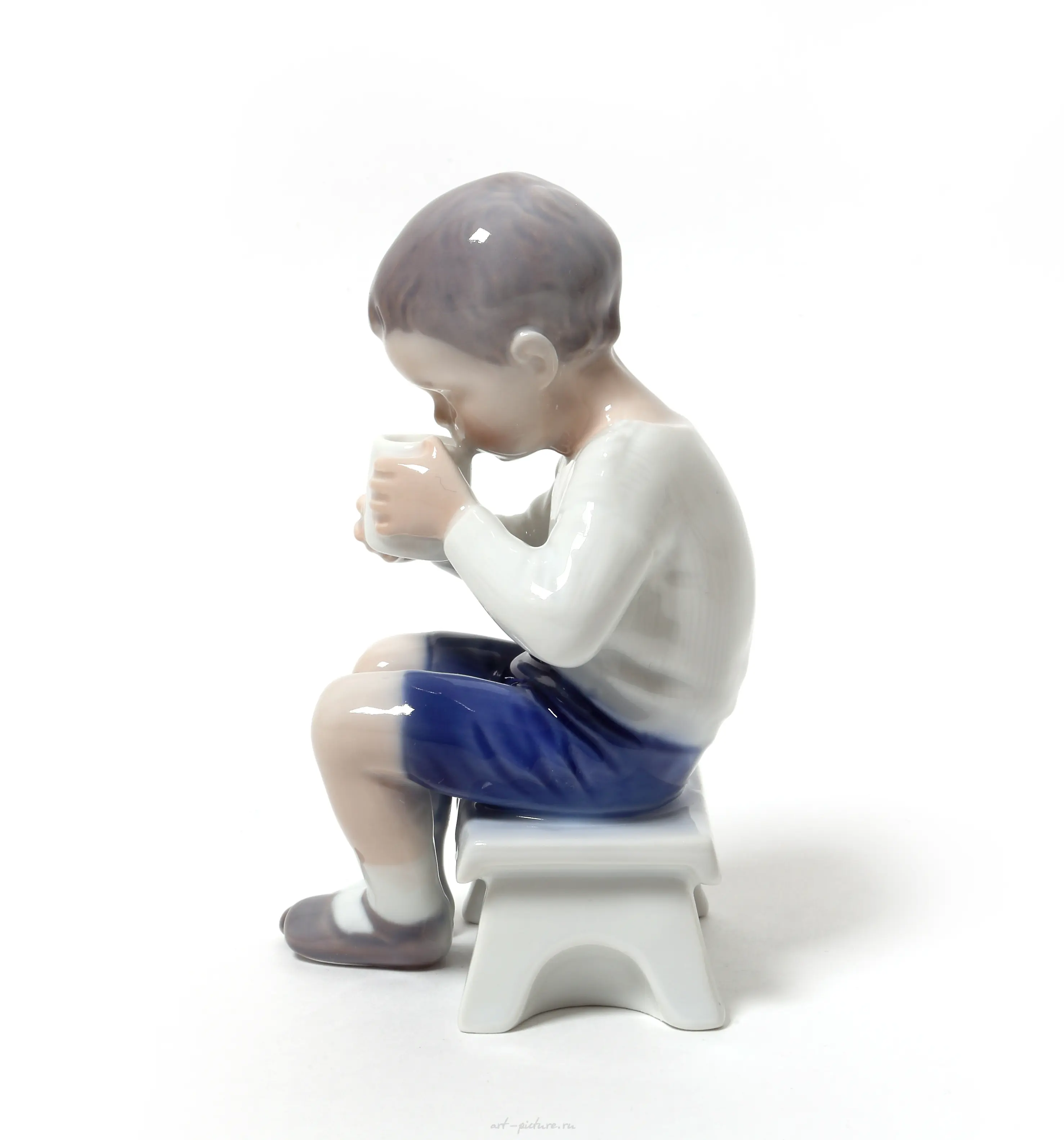 Victor. A boy drinking milk. Denmark, Copenhagen, Bing & Grondahl. — photo 4