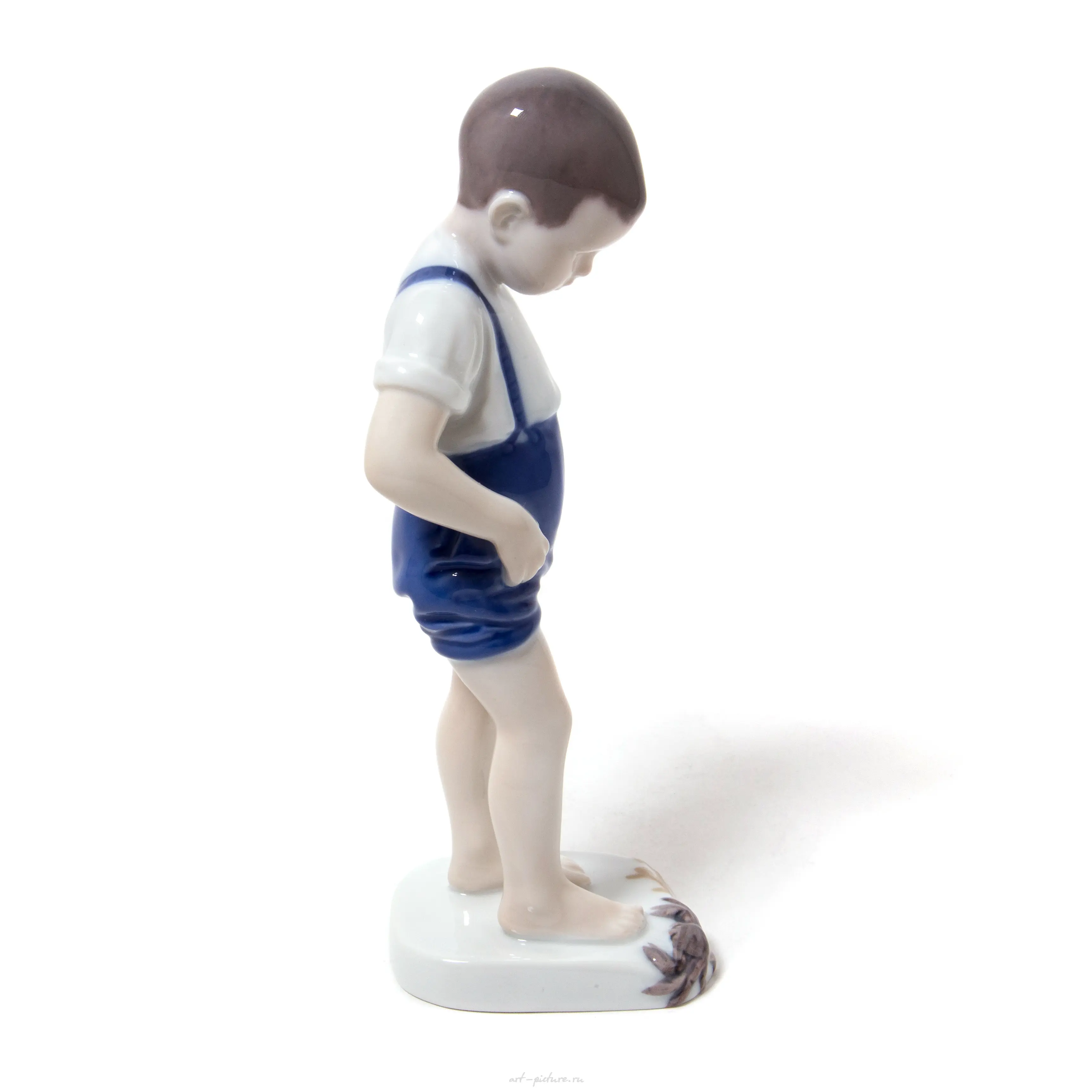 The boy with a crab. Denmark, Copenhagen, Bing & Grondahl. — photo 4