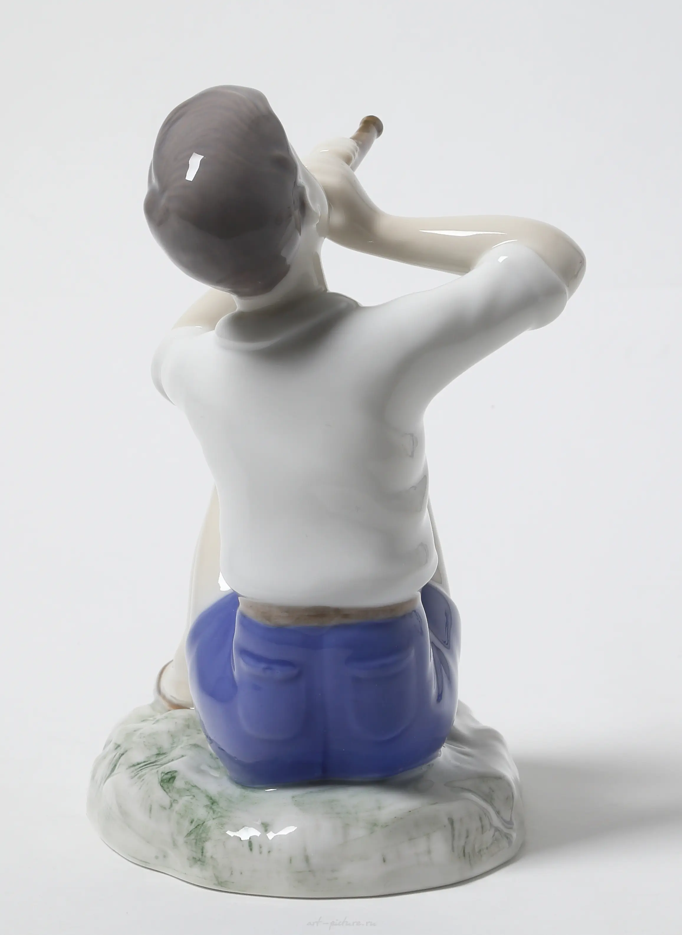 Porcelain figurine of a Boy Playing the Flute by Bing Grondahl. — photo 5