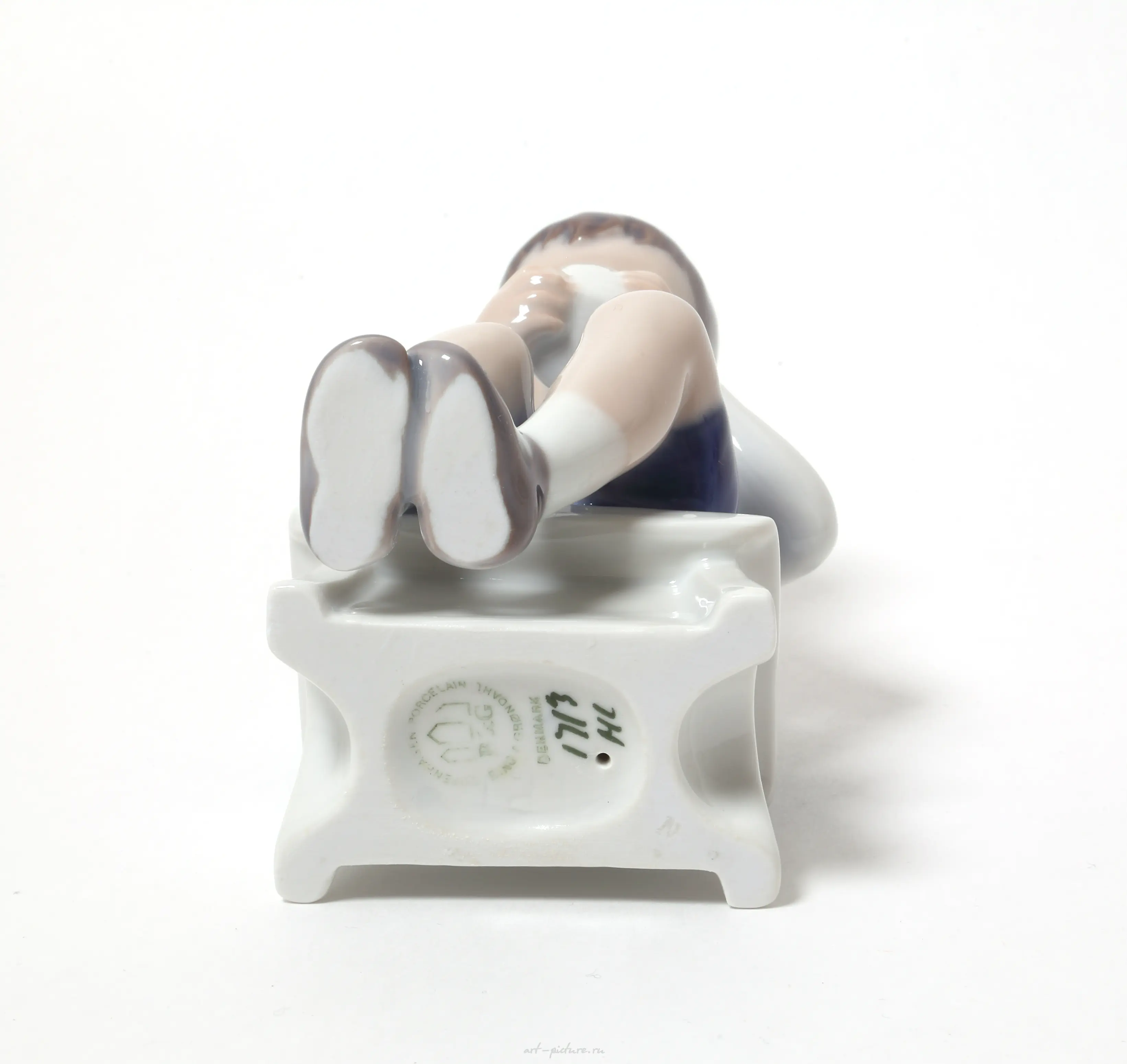Victor. A boy drinking milk. Denmark, Copenhagen, Bing & Grondahl. — photo 5