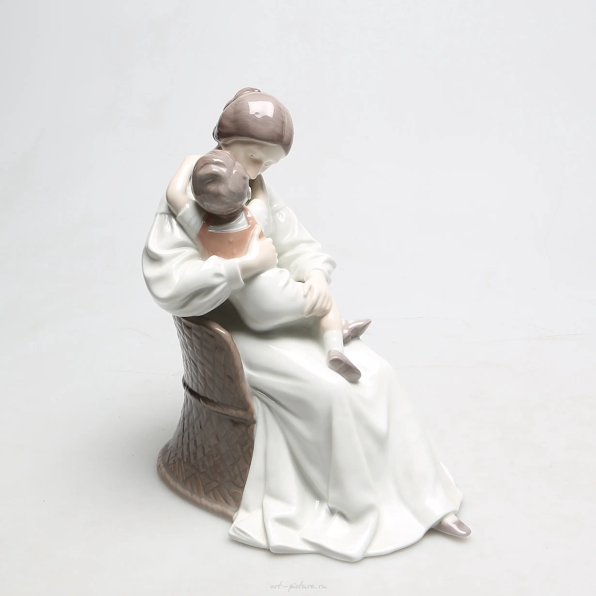 Mother with child. Denmark, Copenhagen, Bing & Grondahl. — photo 3