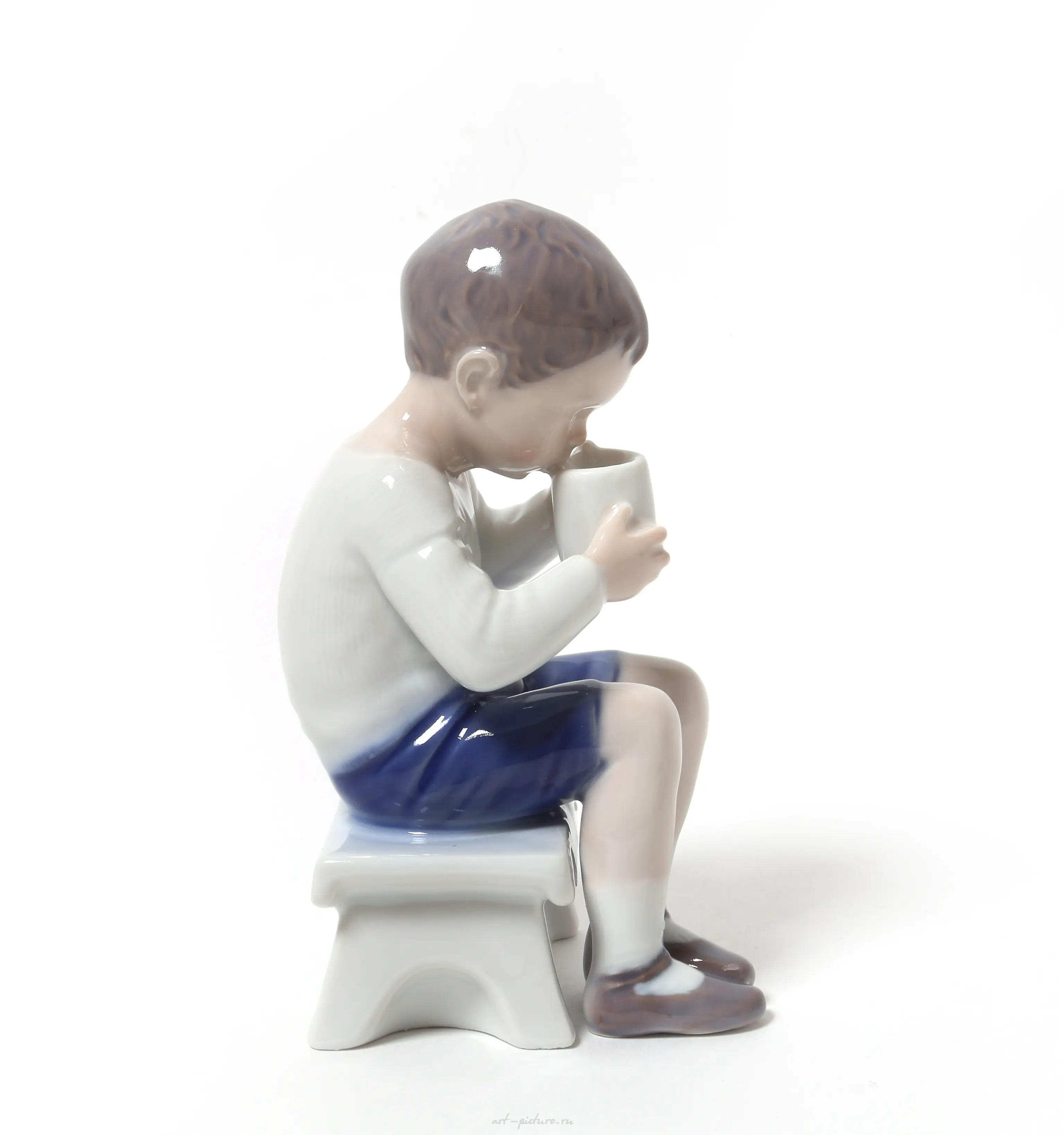Victor. A boy drinking milk. Denmark, Copenhagen, Bing & Grondahl. — photo 2