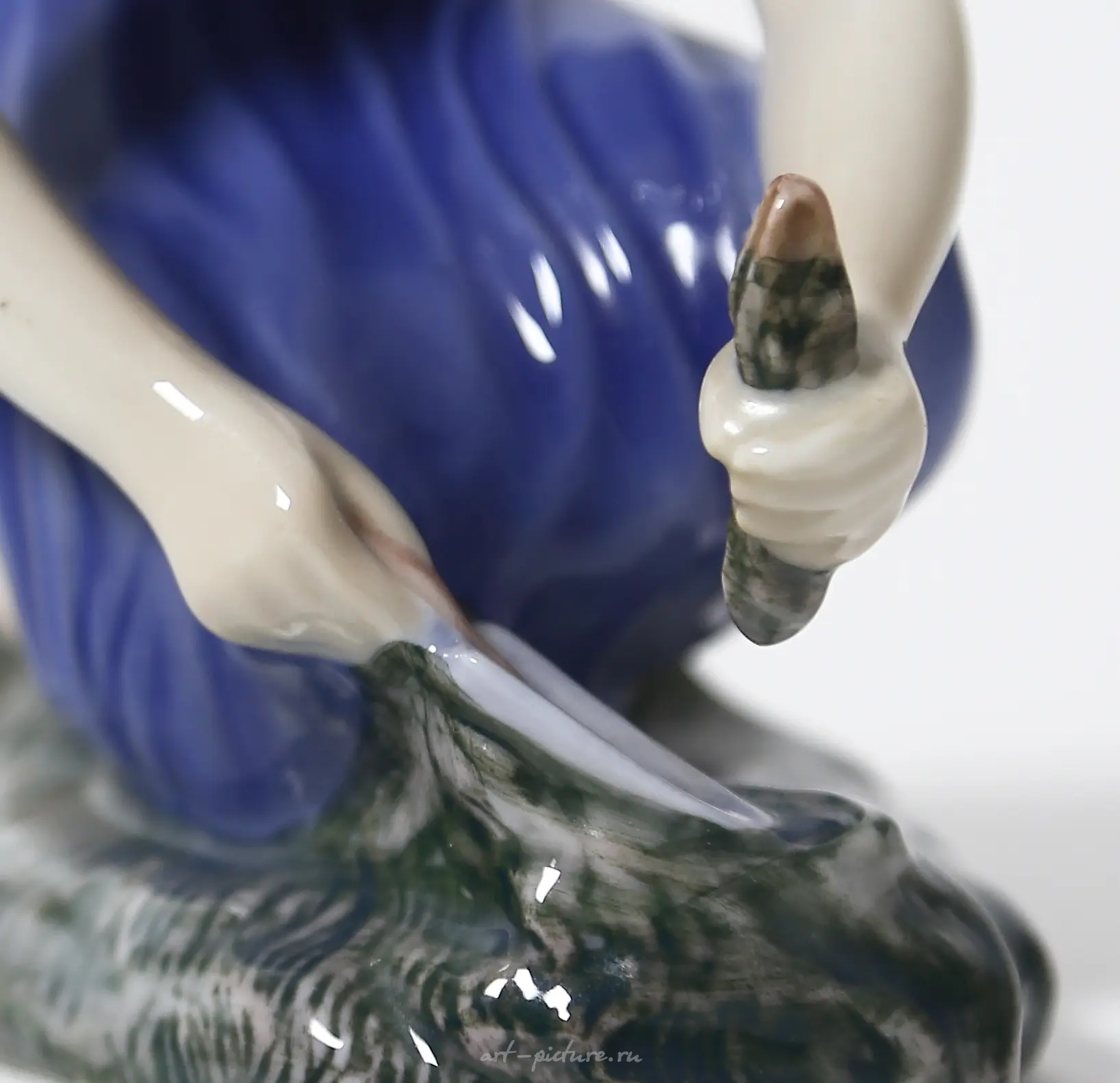 Porcelain figurine "Girl Planting Flowers" by Bing Grondahl. — photo 2