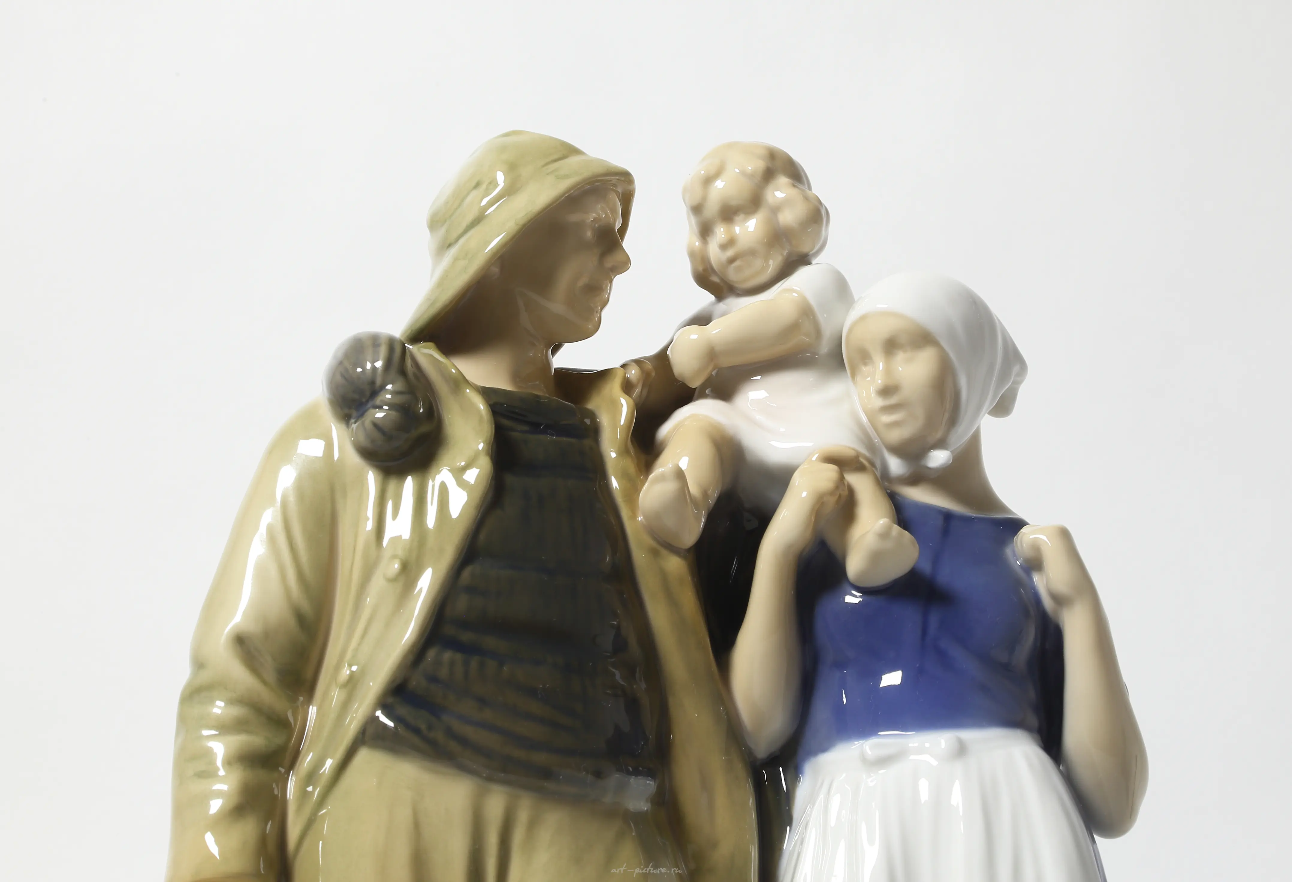 The text translates to: "Fisherman's Family. Denmark, Copenhagen, Bing & Grondahl." — photo 2