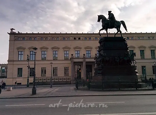 Ваза-амфора на октагональном цоколе с ручками из бисквита. KPM Берлин. 1875 г. — фото 4