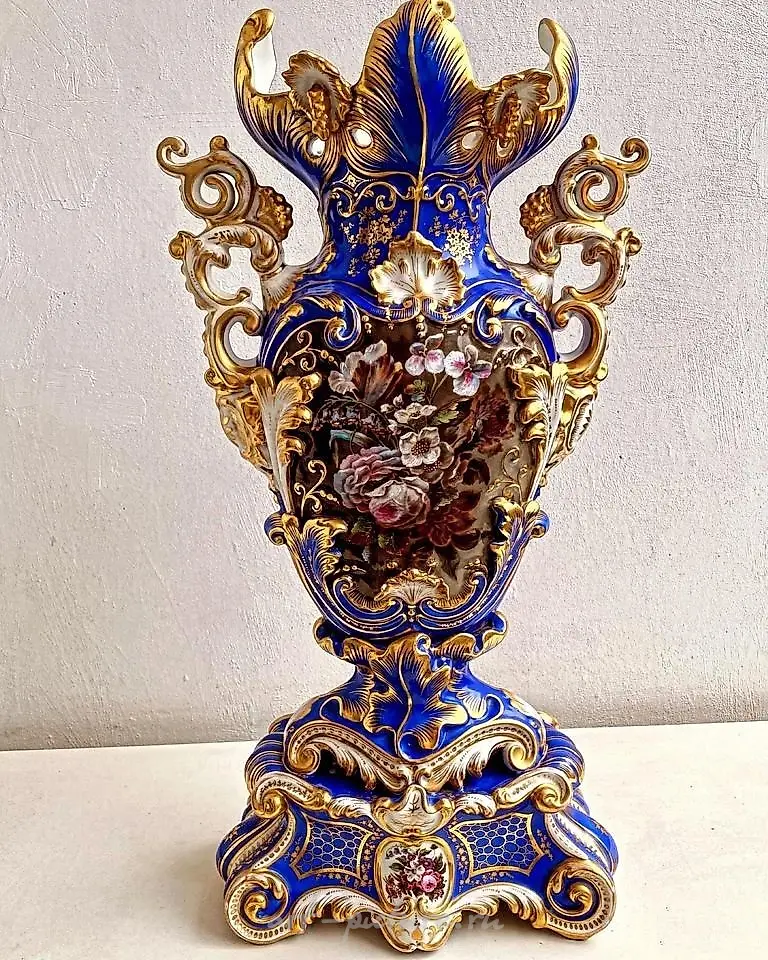 Amphora-shaped vase with sculptural details. Popov. 1850s-1860s. — photo 2