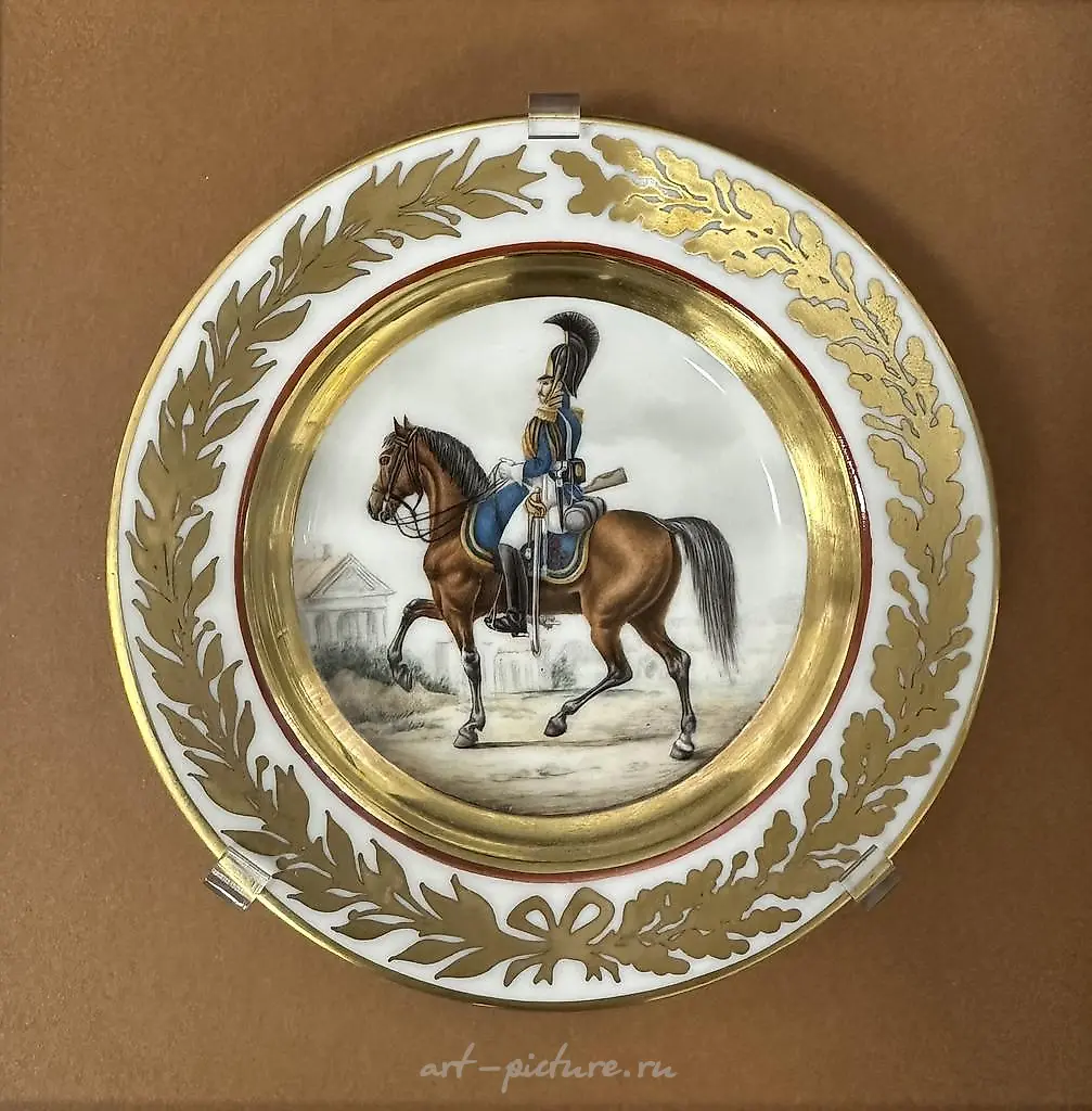 "PORCELAIN PLATE WITH HAND PAINTING 'MASTER OF THE GUARDS HUSSAR REGIMENT'" — photo 2
