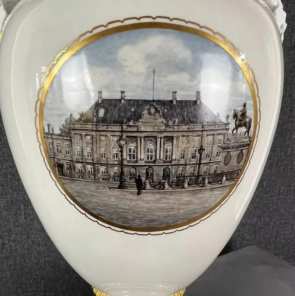 Ваза с росписью Арнольда Крога, дворца Амалиенборг в Копенгагене Royal Copenhagen — фото 7