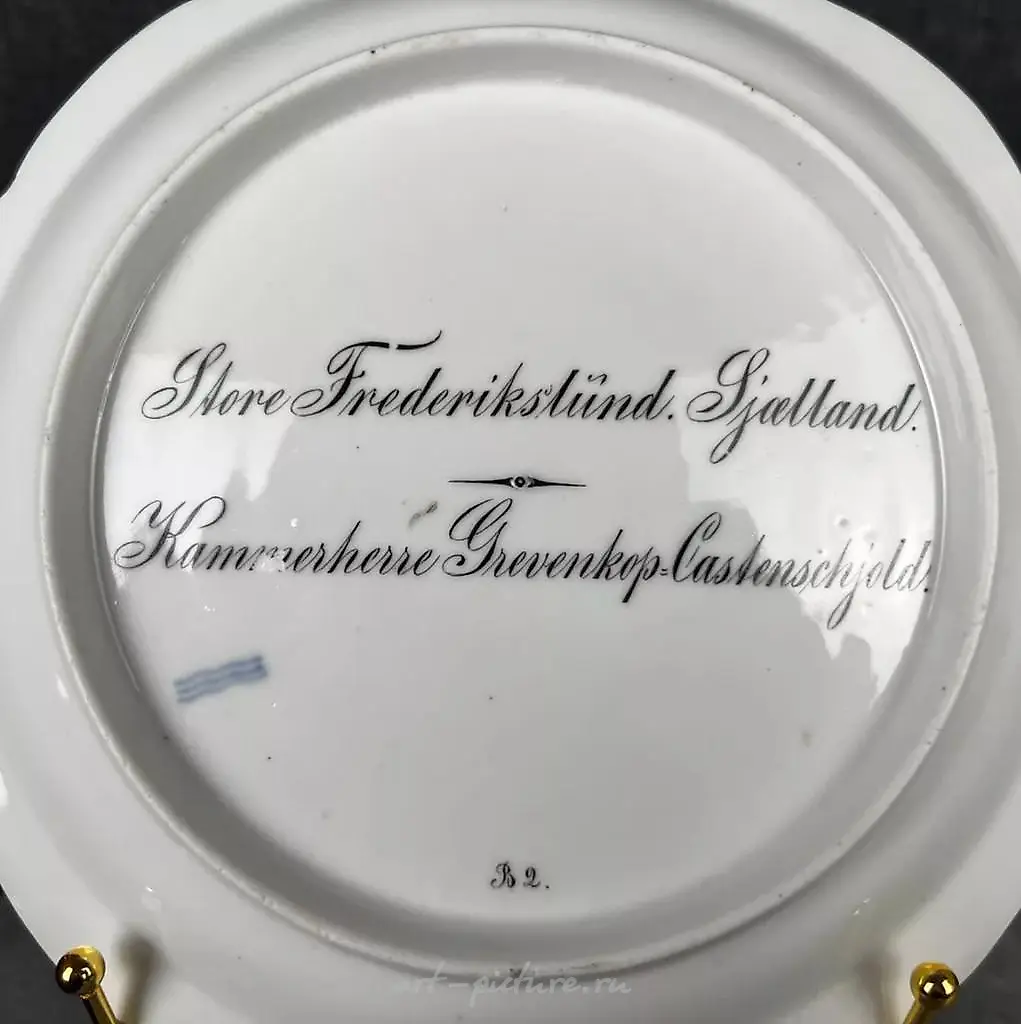 Topographic plate from Royal Copenhagen, featuring an image of a manor. — photo 2