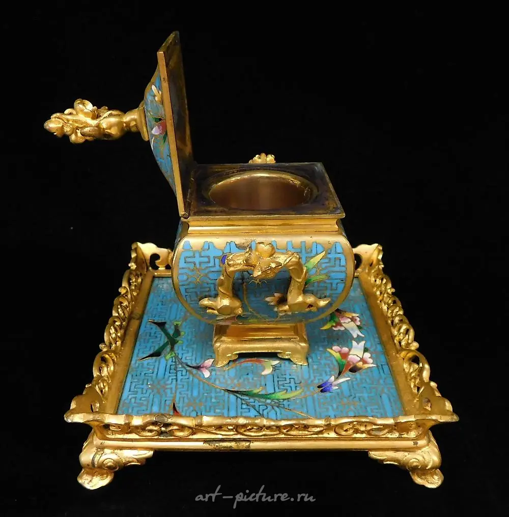 Cloisonne enamel and gilt silver beaker on stand, Russian, 2... — photo 4