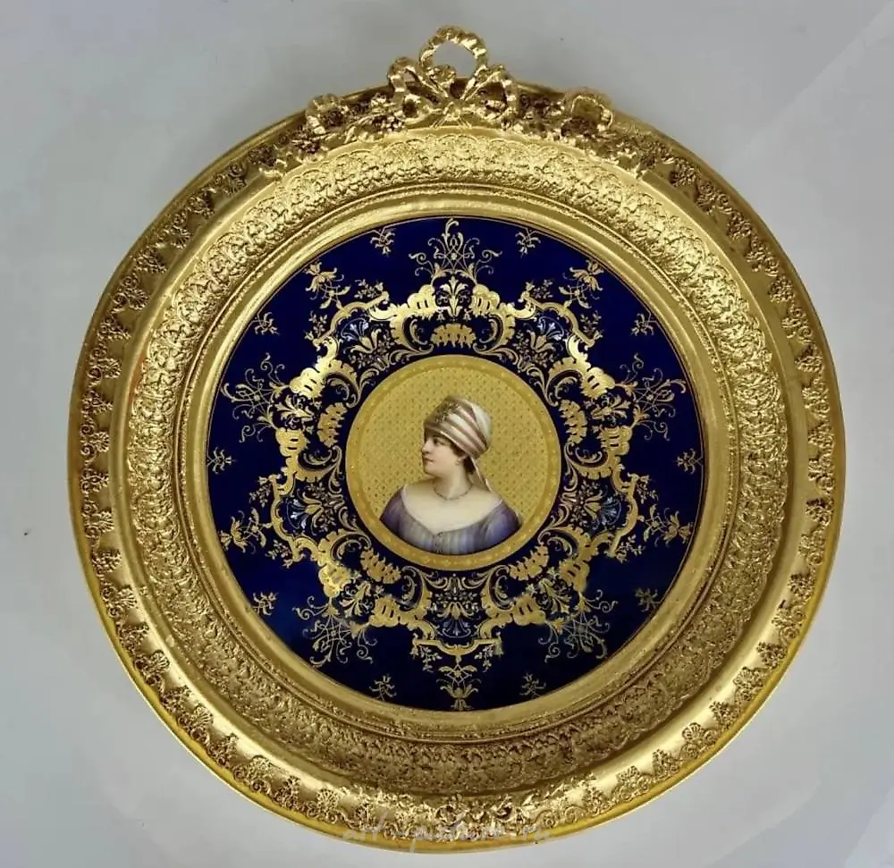 A PAIR OF FRAMED ROYAL VIENNA STYLE PORTRAIT PLATES — photo 4