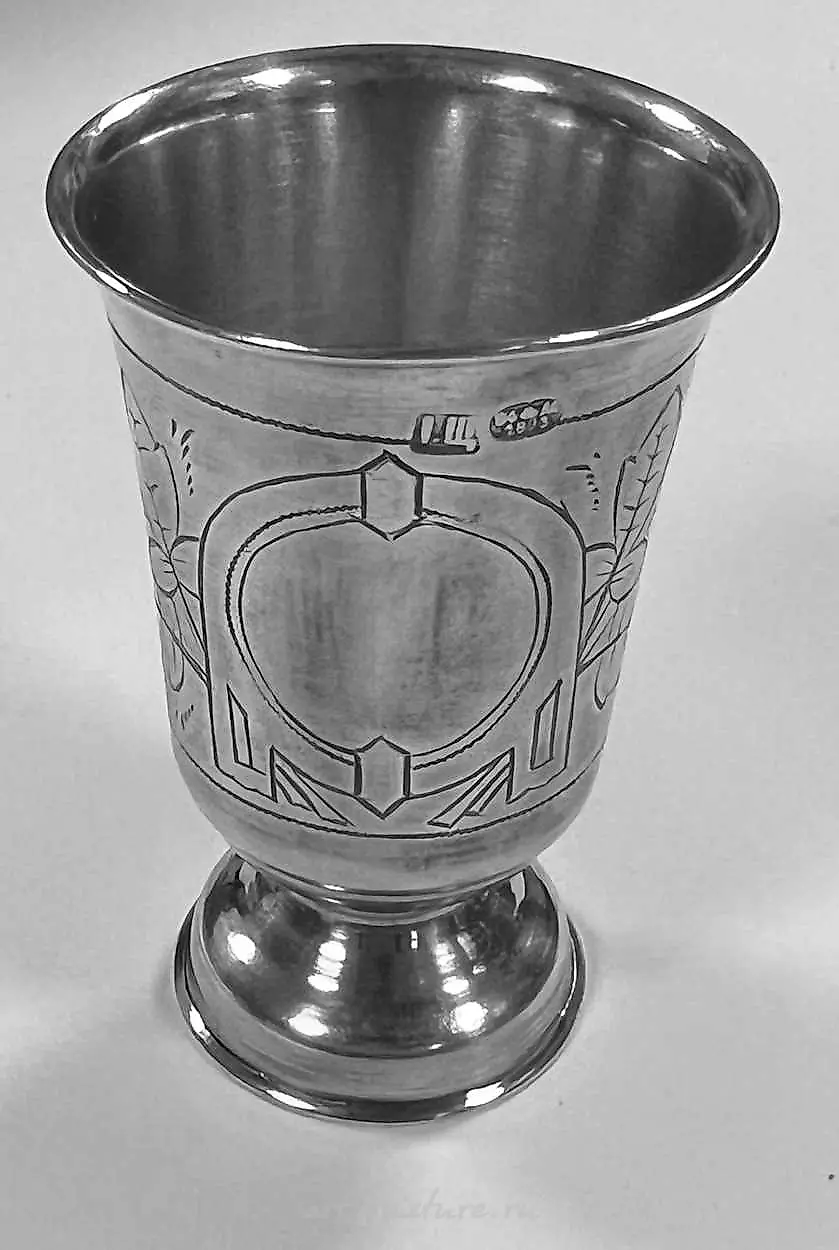 Four Russian metalwares silver vodka tumblers. — photo 2