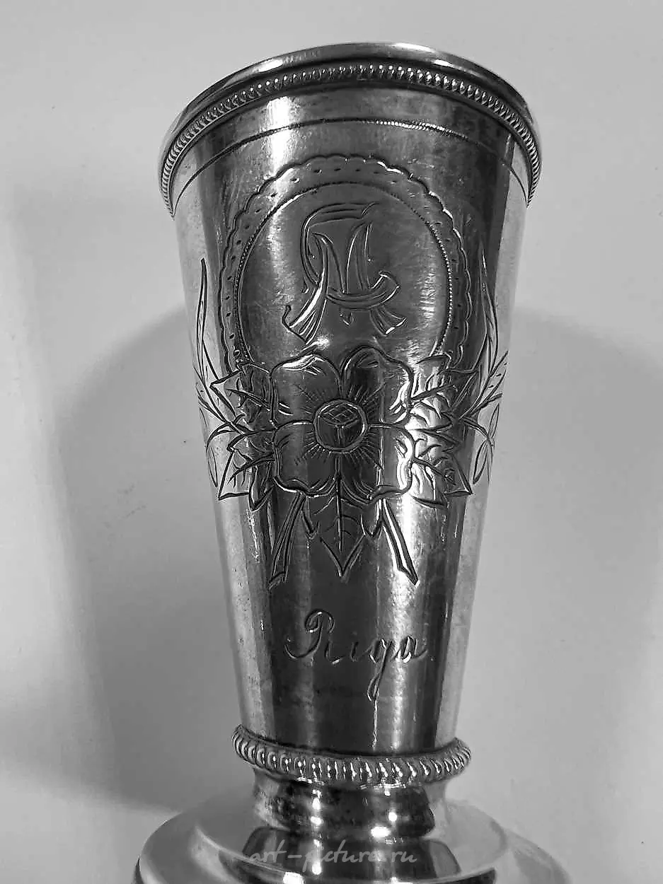 Four Russian metalwares silver vodka tumblers. — photo 7
