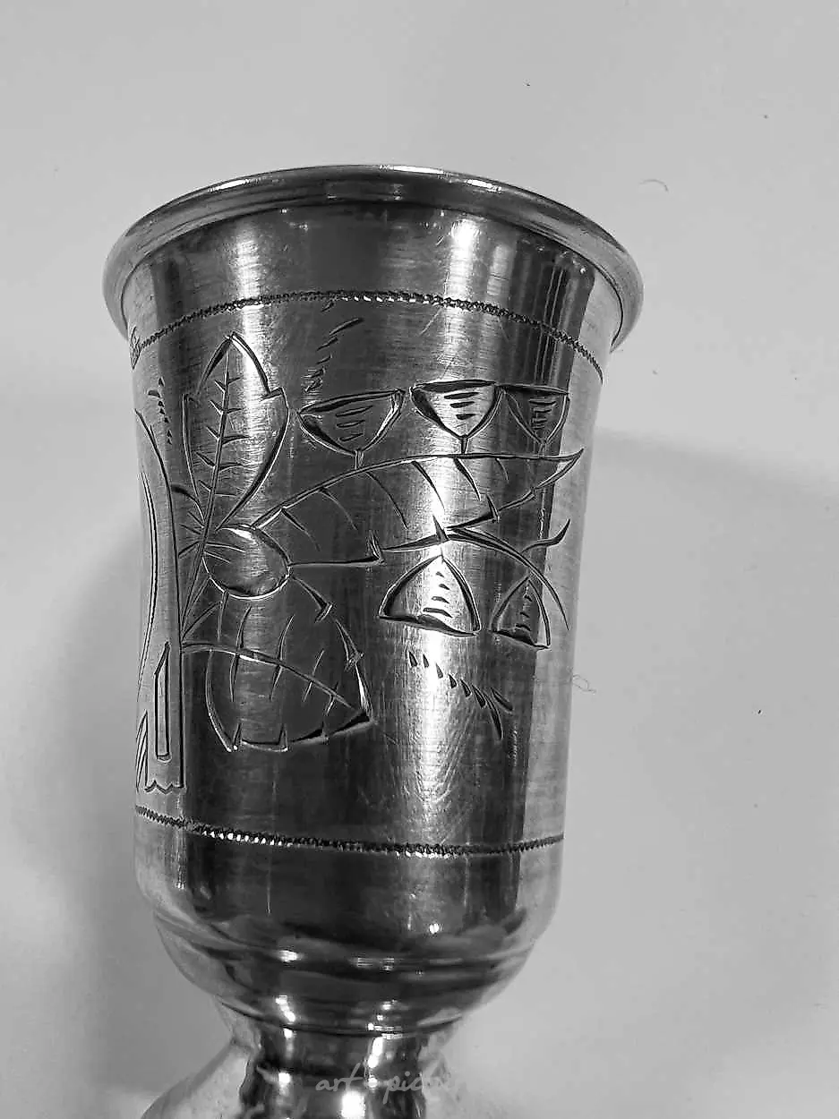 Four Russian metalwares silver vodka tumblers. — photo 4