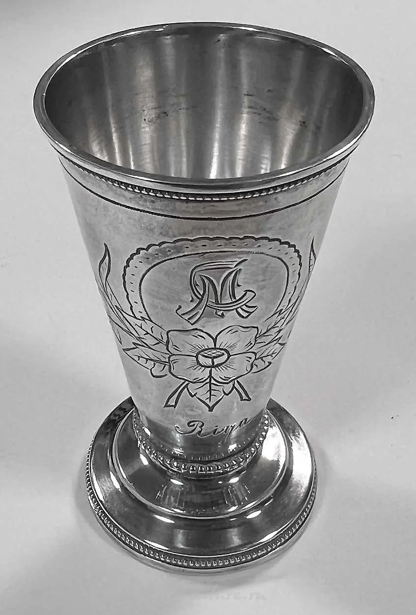 Four Russian metalwares silver vodka tumblers. — photo 5