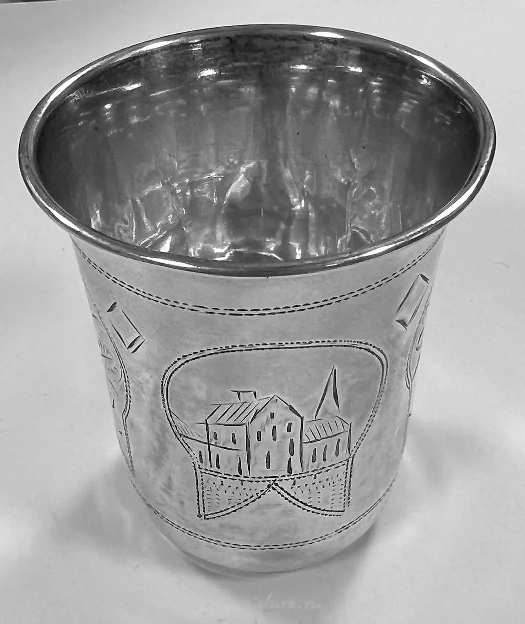Four Russian metalwares silver vodka tumblers. — photo 8